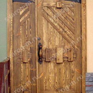 Двери под старину из массива дерева двухстворчатые для дома, дачи - Сварог Мебель № 006