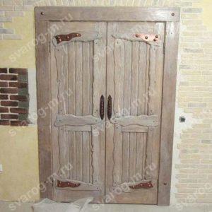 Двери под старину из массива дерева двухстворчатые для дома, дачи - Сварог Мебель № 008