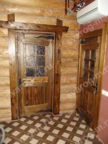 Двери под старину из массива дерева для дома, дачи, бани, со стеклом- Сварог Мебель № 002